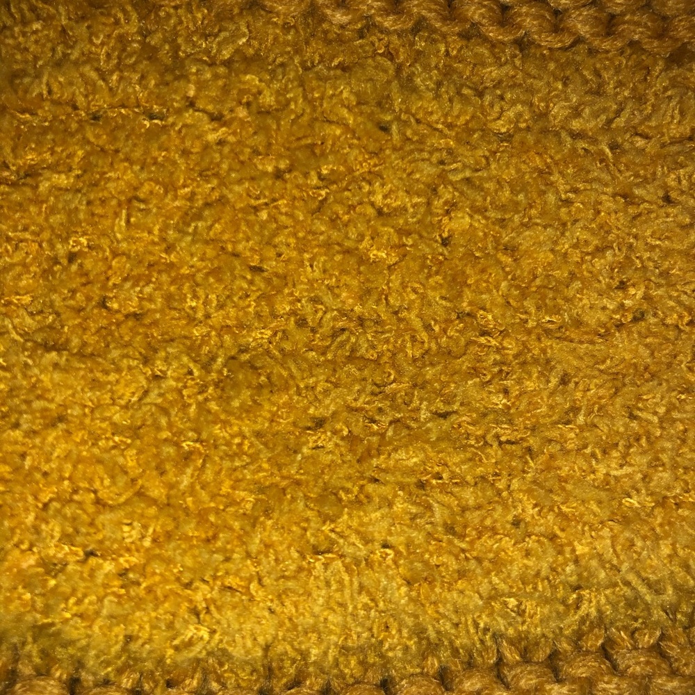 Women’s C.C. Cable Knit Headband - Picture 5 of 7